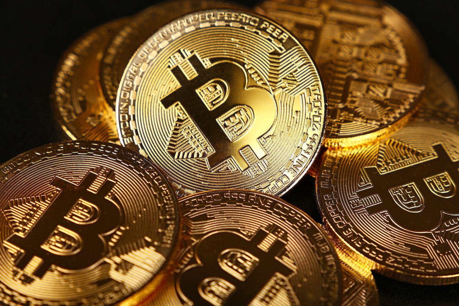 比特币鲸鱼在6万美元附近转多，现货买家却迟迟未现身